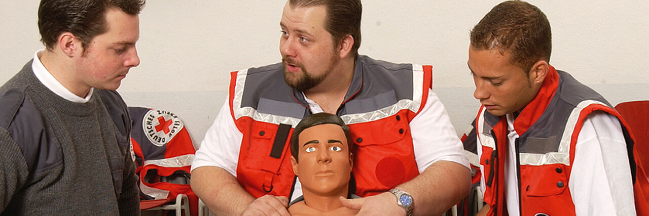 Rotkreuzkurs EH Fortbildung (BG) Rotkreuzkurs EH Fortbildung (BG)